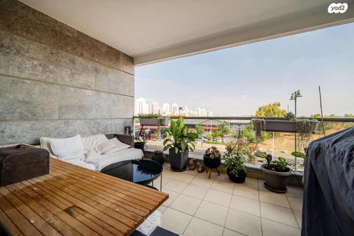 דירה, מרדכי בן דרור, פתח תקווה