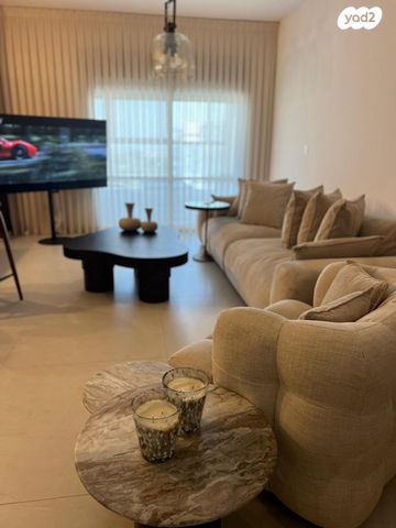 גג/ פנטהאוז, נתיבות