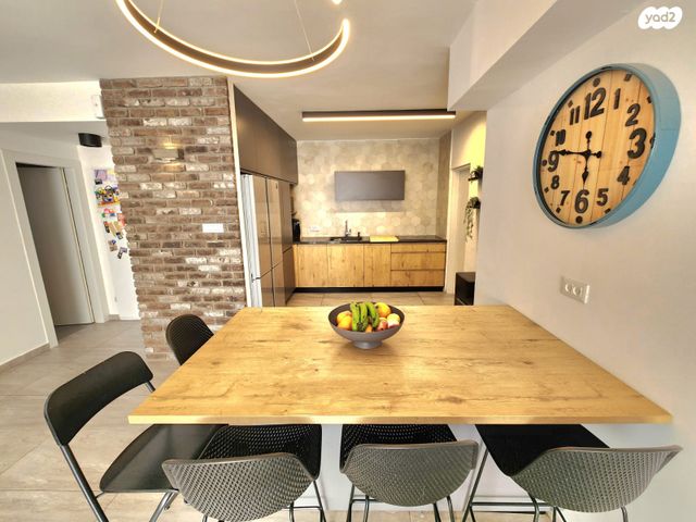 דירה, הר הצופים, רחובות ההולנדית, רחובות