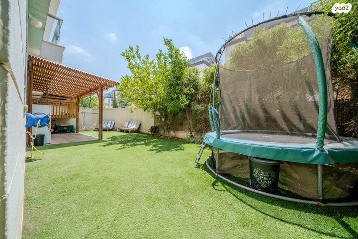 דירת גן, לוטם 16, הפרחים, חריש