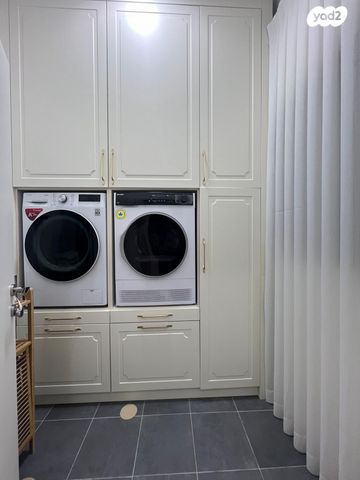 גג/ פנטהאוז, נתיבות