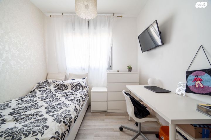 דירה, מרדכי בן דרור, פתח תקווה