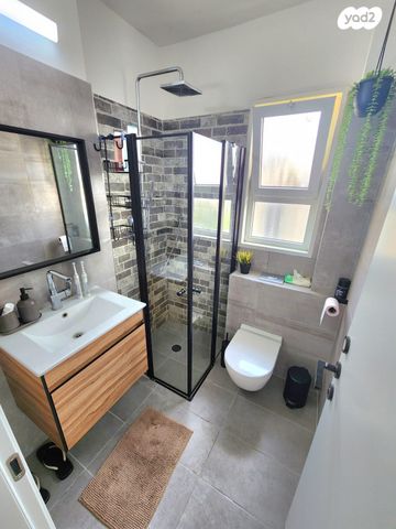 דירה, הר הצופים, רחובות ההולנדית, רחובות