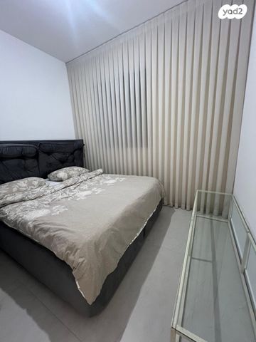 גג/ פנטהאוז, נתיבות