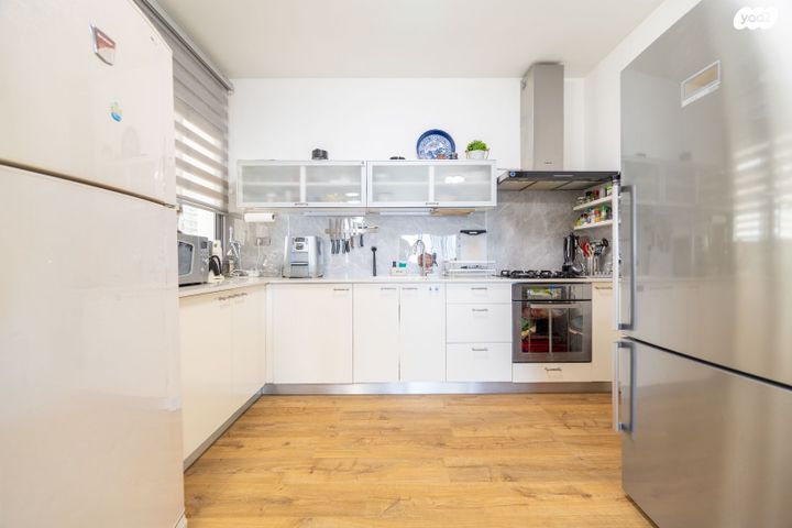 דירה, מרדכי בן דרור, פתח תקווה