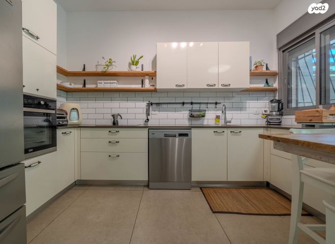 דירת גן, לוטם 16, הפרחים, חריש