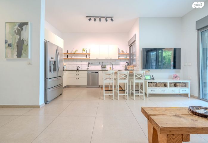 דירת גן, לוטם 16, הפרחים, חריש