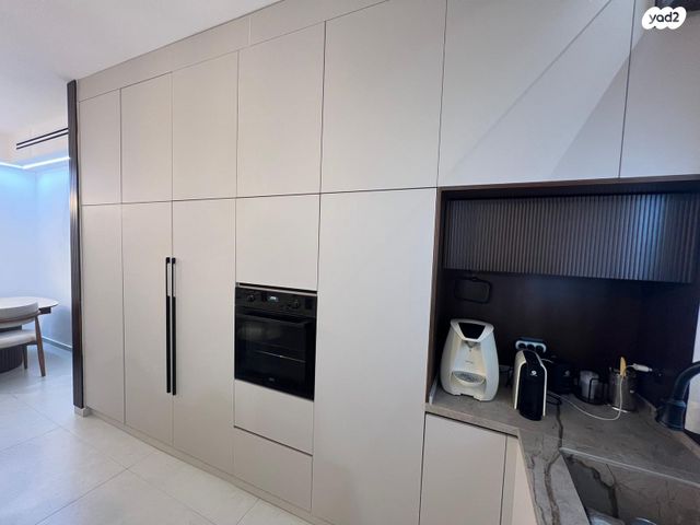 גג/ פנטהאוז, נתיבות