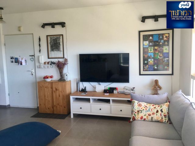 דירה, נחל אלכסנדר, צור יצחק, צור יצחק