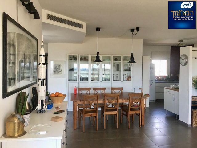 דירה, נחל אלכסנדר, צור יצחק, צור יצחק