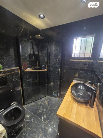 דירת גן, משעול דקר, צה"ל, קרית גת