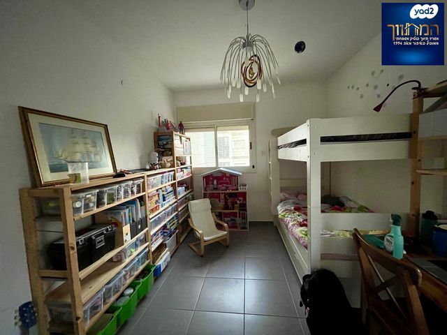 דירה, נחל אלכסנדר, צור יצחק, צור יצחק