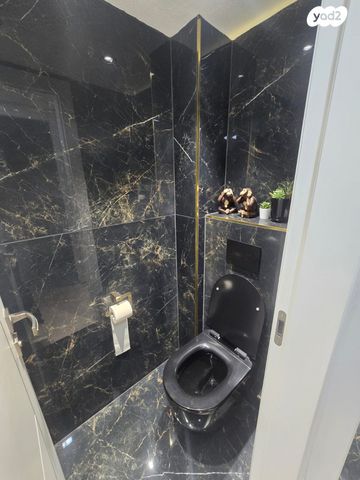 דירת גן, משעול דקר, צה"ל, קרית גת