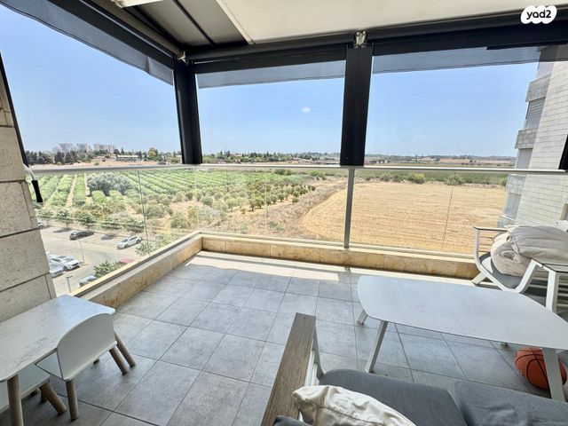 דירה, רחובות הצעירה, רחובות