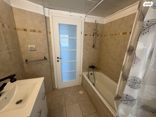 דירה, יצחק שדה, בת ים