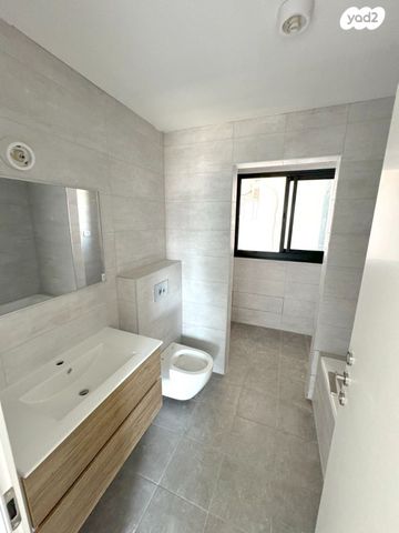 דירה, אמנון ליפקין שחק, נוף הטיילת, נתניה