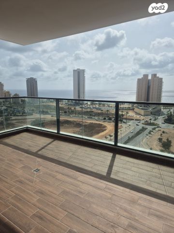 דירה, אמנון ליפקין שחק, נוף הטיילת, נתניה