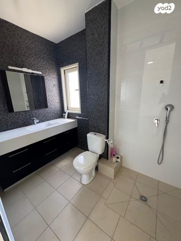 דירה, יצחק שדה, בת ים