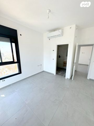 דירה, אמנון ליפקין שחק, נוף הטיילת, נתניה