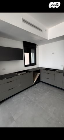 דירה, אמנון ליפקין שחק, נוף הטיילת, נתניה