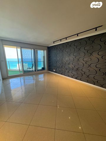 דירה, יצחק שדה, בת ים