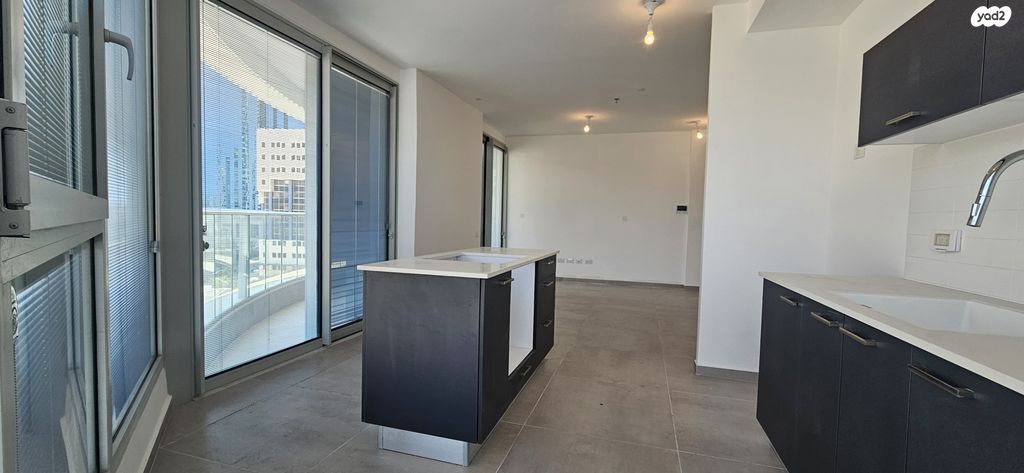 דירה, גרציאני יצחק, גני שרונה, קרית הממשלה, תל אביב יפו