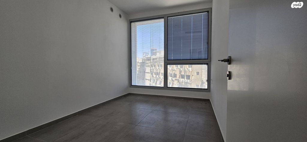 דירה, גרציאני יצחק, גני שרונה, קרית הממשלה, תל אביב יפו