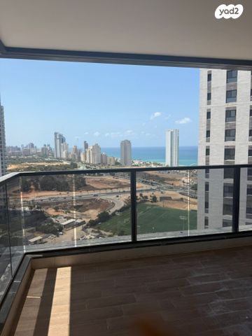 דירה, אמנון ליפקין שחק, נוף הטיילת, נתניה