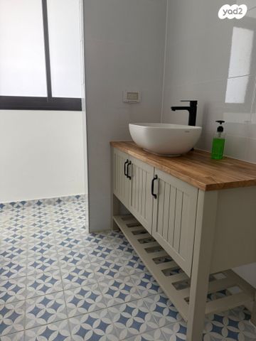 דירה, אמנון ליפקין שחק, נוף הטיילת, נתניה