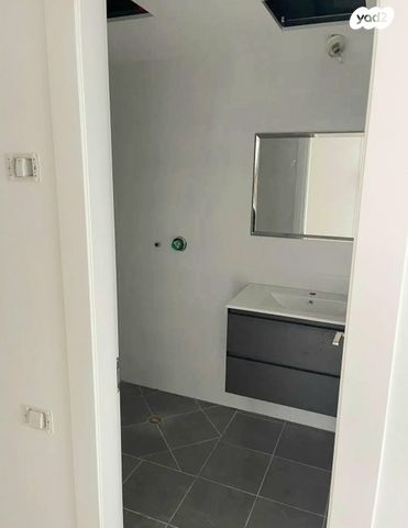 דירה, גרציאני יצחק, גני שרונה, קרית הממשלה, תל אביב יפו