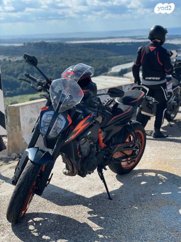 KTM Naked Duke 890R