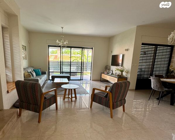 דו משפחתי, הירמוך 39, גבעת יערה, יקנעם עילית