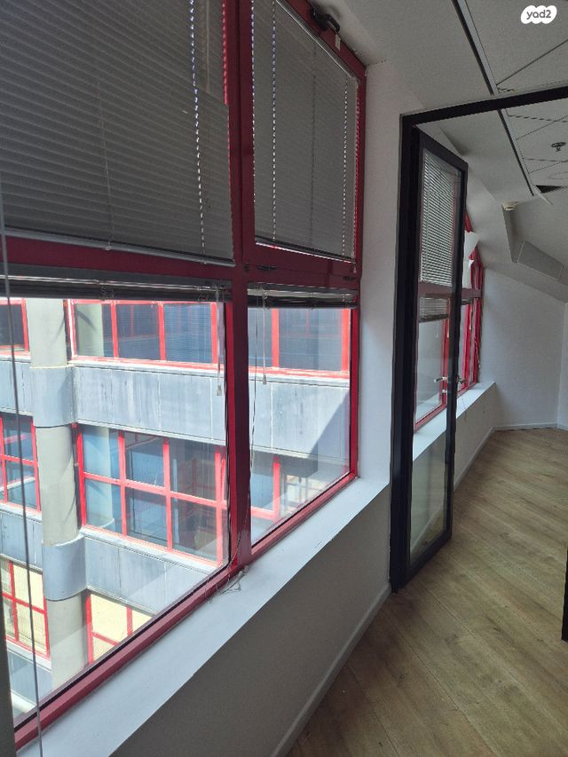 משרדים, זרחין 10, אזור תעשייה קרית אתגרים, רעננה