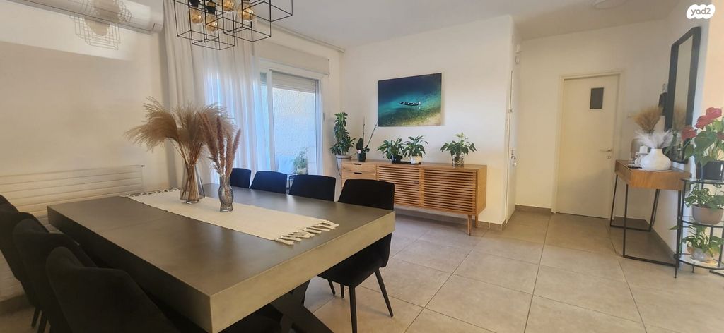 דירה, דוכיפת, גבעת זאב