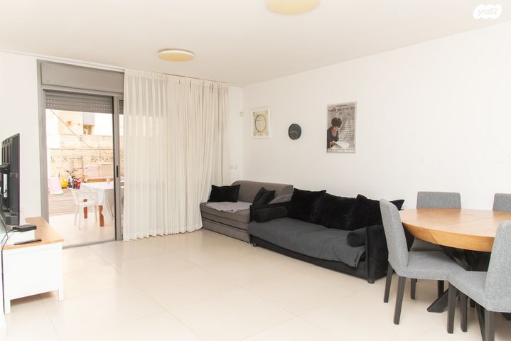 דירת גן, אתרוג, חריש