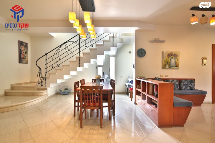 בית פרטי/ קוטג', ארלוזורוב 6, מרכז העיר, קרית אתא