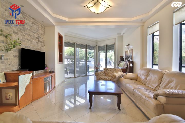 בית פרטי/ קוטג', ארלוזורוב 6, מרכז העיר, קרית אתא