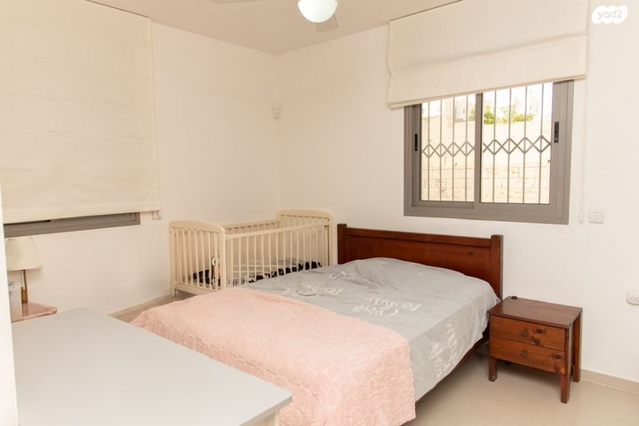 דירת גן, אתרוג, חריש