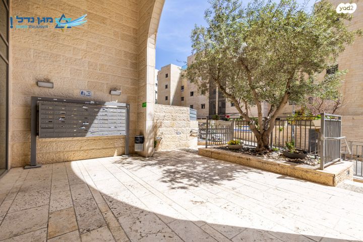 דירה, גרשון אבנר, ארמון הנציב, תלפיות מזרח, ירושלים