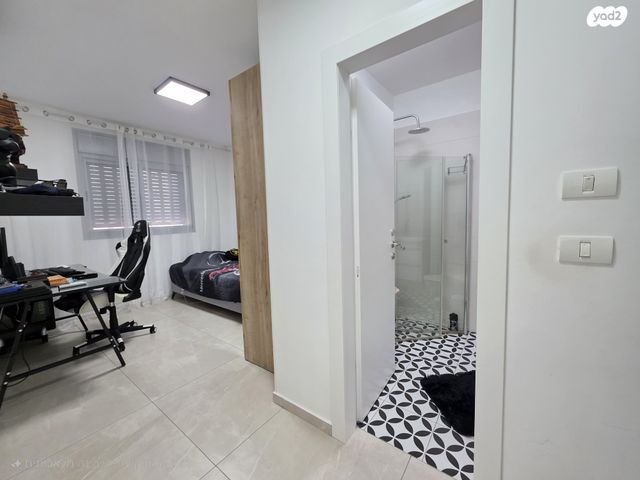 דירה, האישה העברייה, כרמי גת, קרית גת