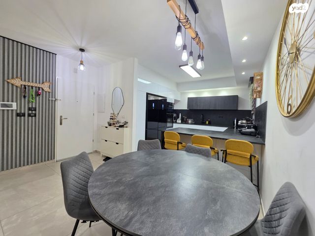 דירה, האישה העברייה, כרמי גת, קרית גת