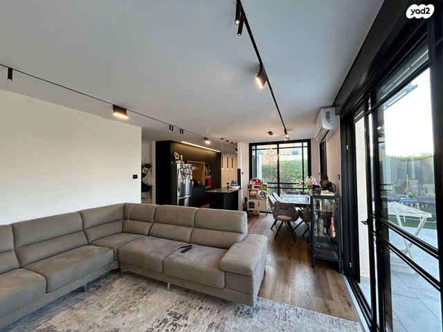 בית פרטי/ קוטג', אגוז, עומר