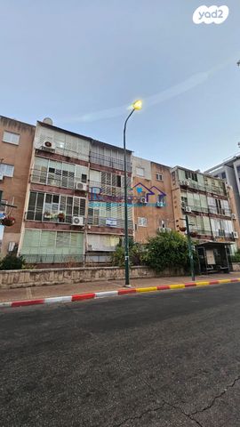 שדרות ירושלים 32