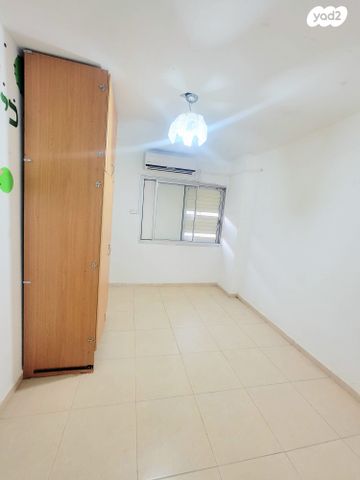 דירה, האחד עשר, צפת