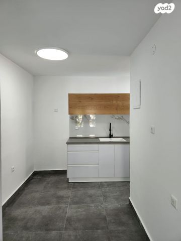 דירה, נירים 4, גני אביב, לוד