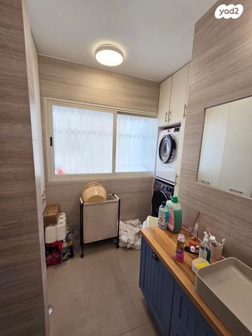 דירה, אלוף רחבעם זאבי, הדר המושבות החדשה / אם המושבות החדשה, פתח תקווה