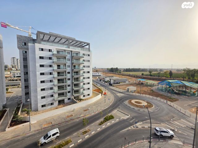 דירה, האישה העברייה, כרמי גת, קרית גת