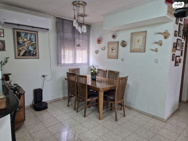 גג/ פנטהאוז, פרי מגדים, מגדים, מעלה אדומים