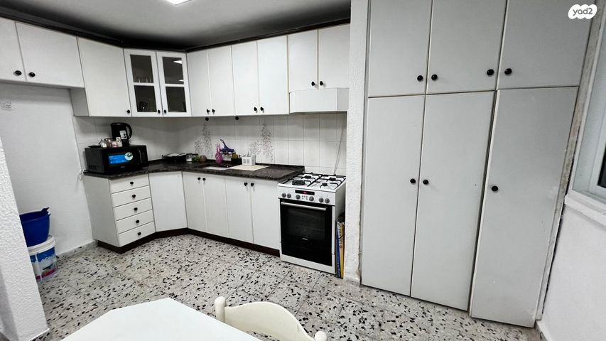 דירה, יצחק בן צבי, משכנות, רמלה