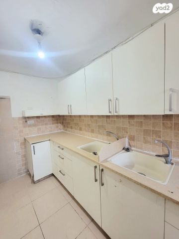 דירה, האחד עשר, צפת